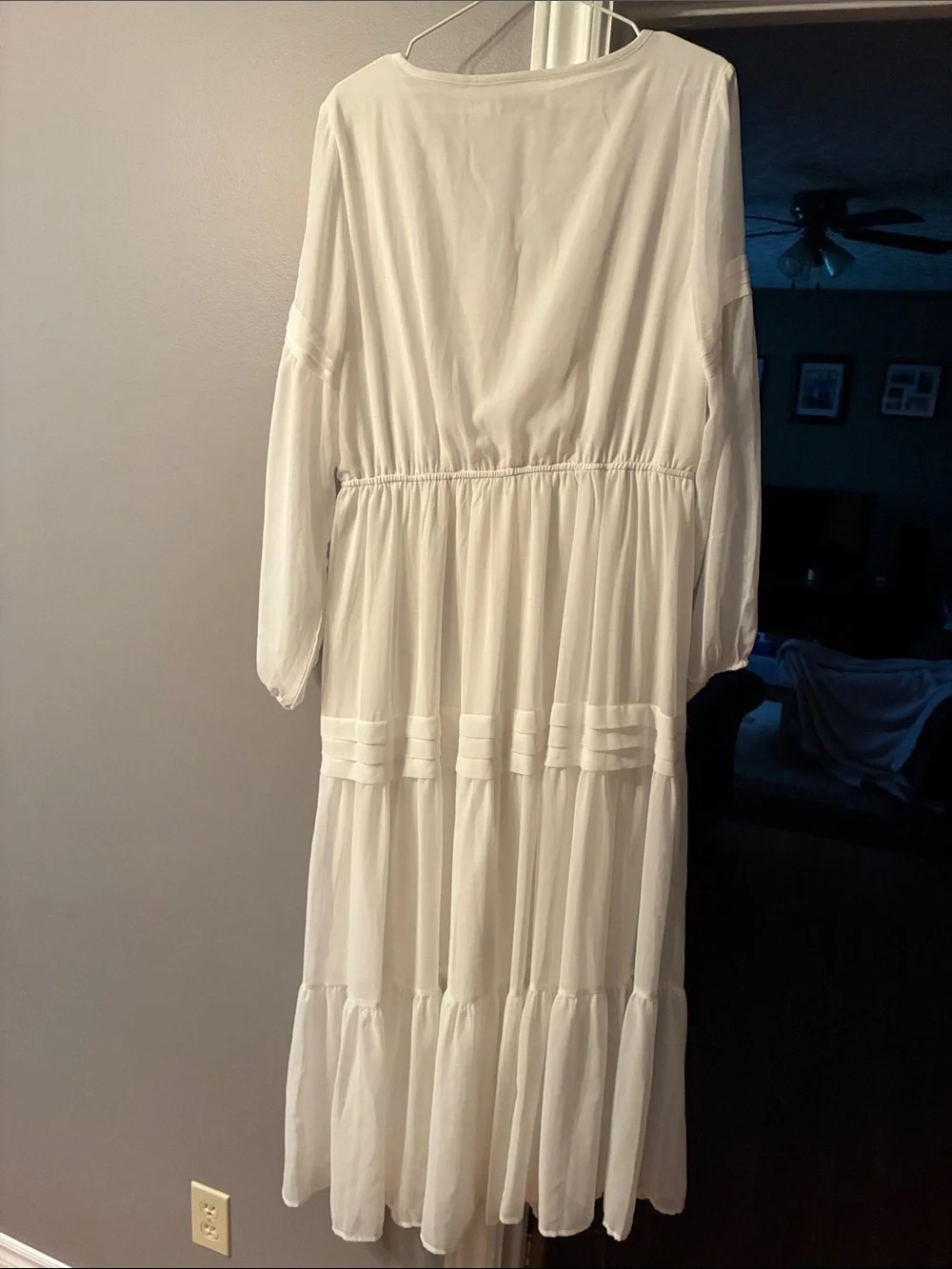 Women's Off-White Long-Sleeve Chiffon Tiered Maxi Dress with Elastic Waist - Picture 7 of 16